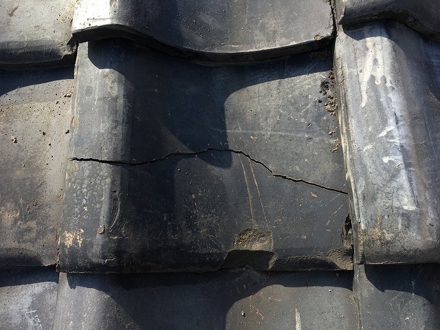 割れてしまった瓦